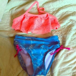 2t girl bathing suit top & bottom.